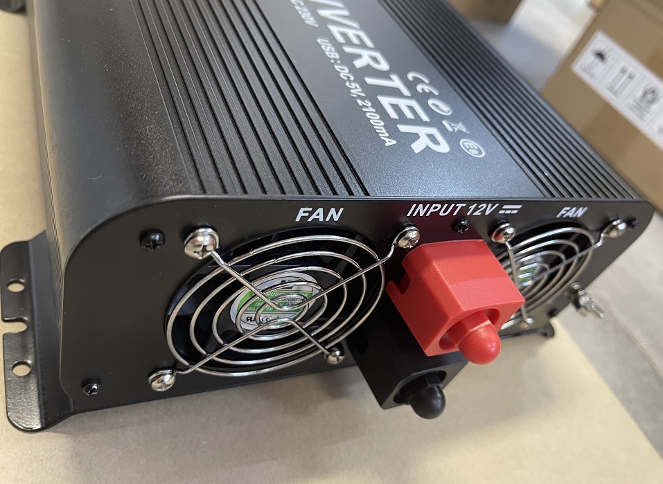 12V-220V ממיר מתח סינוס טהור 2000 וואט תקן CE דגם לקסיס – תמונה 2