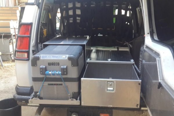 דיסקברי-זיווד-מגירה-מקרר-רשת-תא-מטען-ודלת-3