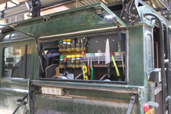 דיפנדר טיולים עם דלתות צדזון וכו  (2)