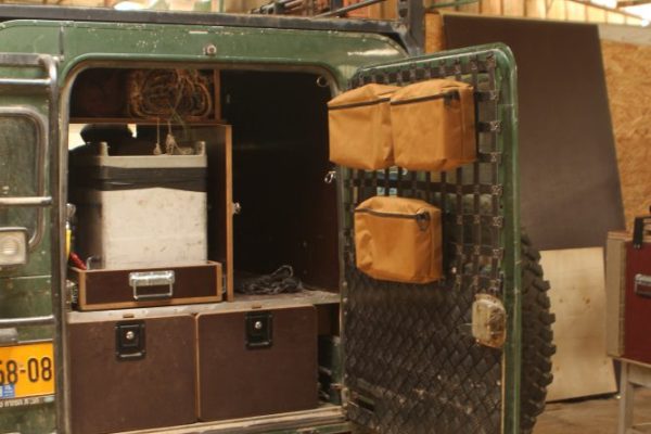 דיפנדר טיולים עם דלתות צדם מודולרים  (2)