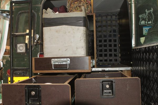 דיפנדר טיולים עם דלתות צדר  חציצות שונות לסידור אולטימטבי (3)