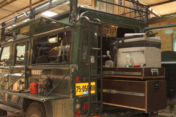 דיפנדר טיולים עם דלתות צדר  חציצות שונות לסידור אולטימטבי (4)