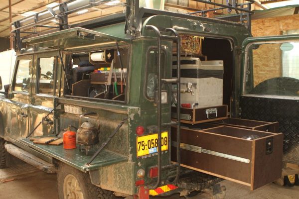 דיפנדר טיולים עם דלתות צדר  חציצות שונות לסידור אולטימטבי (5)