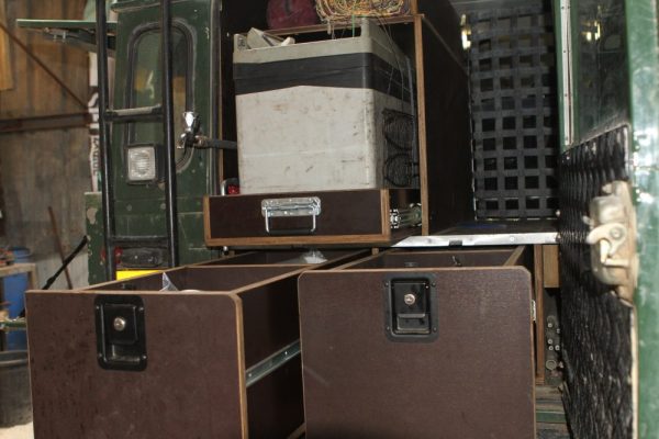 דיפנדר טיולים עם דלתות צדר  חציצות שונות לסידור אולטימטבי (6)