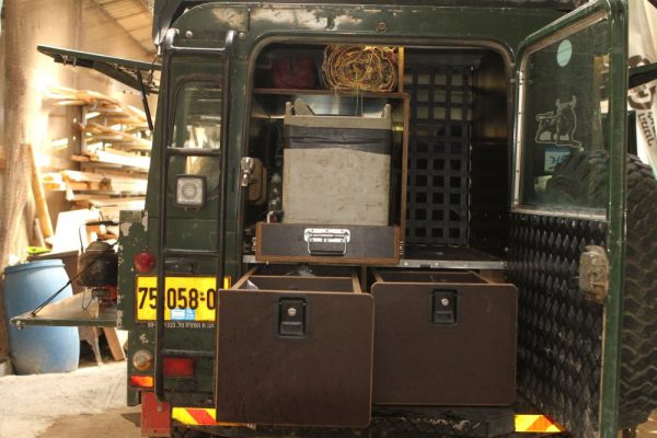 דיפנדר טיולים עם דלתות צדר  חציצות שונות לסידור אולטימטבי (7)