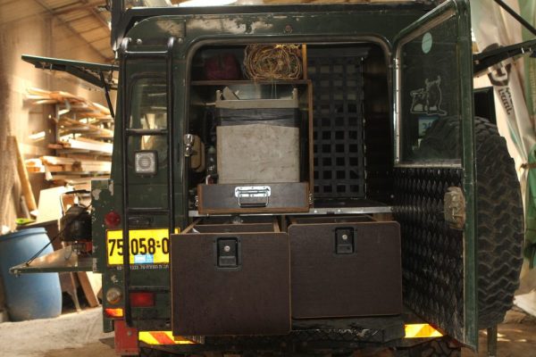 דיפנדר טיולים עם דלתות צדר  חציצות שונות לסידור אולטימטבי (8)