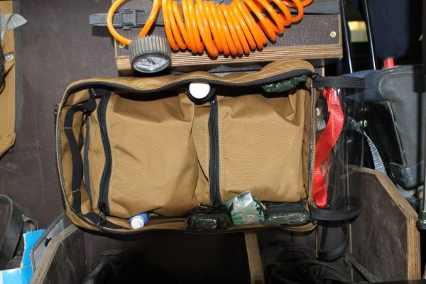 דיפנדר טיולים עם דלתות צדראשונה תיק רצועות קומפרסור תאים ייעודיים לציוד  (2)